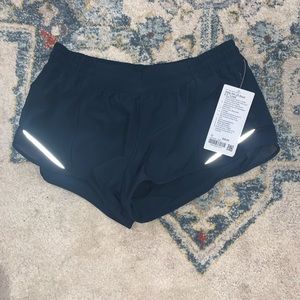 LuLulemon hotty hot shorts 2.5”